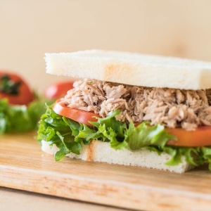 Gezonde zelfgemaakte tonijnsalade